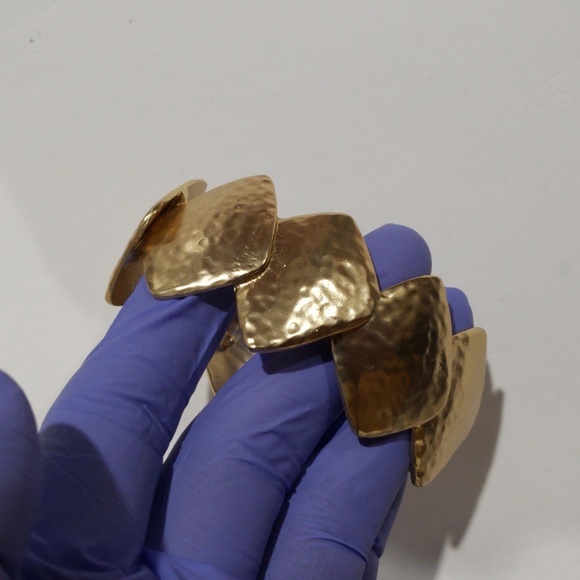 Gold tone Hammered Diamond-Shape Stretch Bracelet - Women's fashion Jewelry - Picture 4 of 8